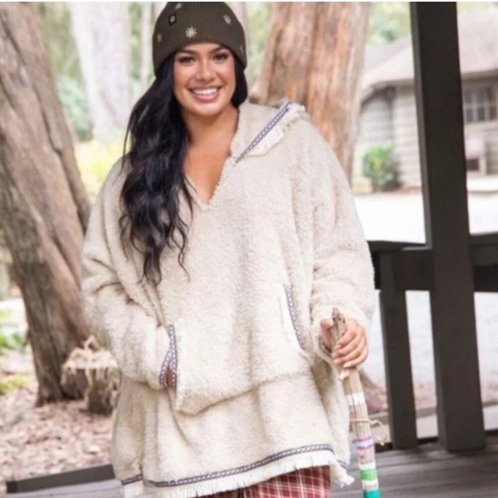 NWT Natural Life Bohemian Sherpa Fleece Pullover One Size
